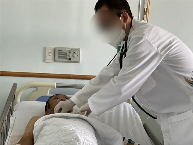 Học ngành Y tốn tiền tỉ, lương bác sĩ ra trường chỉ vài triệu đồng/tháng