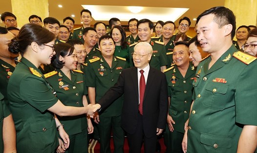 Tổng Bí thư Nguyễn Phú Trọng gặp mặt các đại biểu thanh niên Quân đội. Ảnh: Trí Dũng