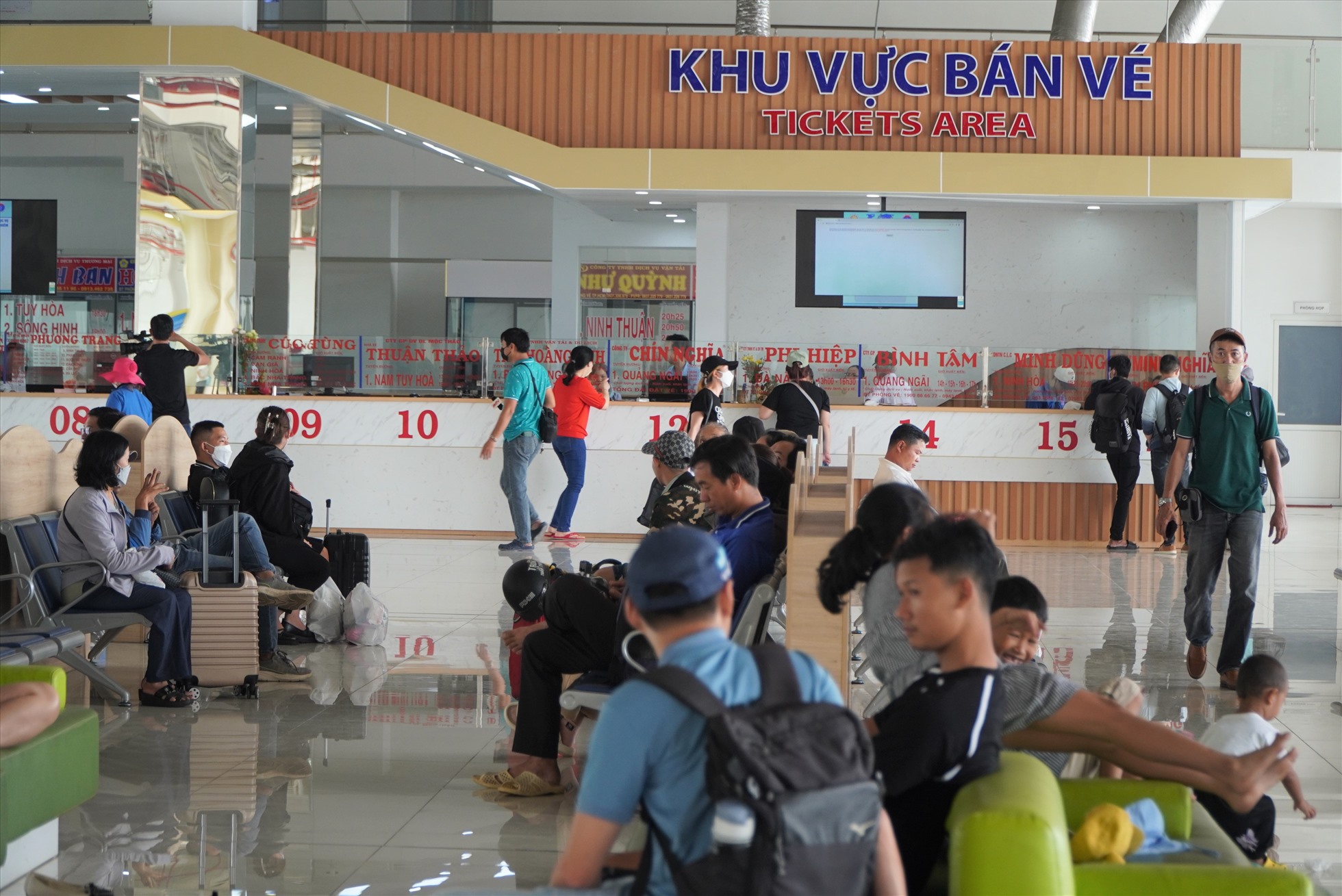 Bến xe hết cảnh đìu hiu, vẫn lo xe dù hoành hành