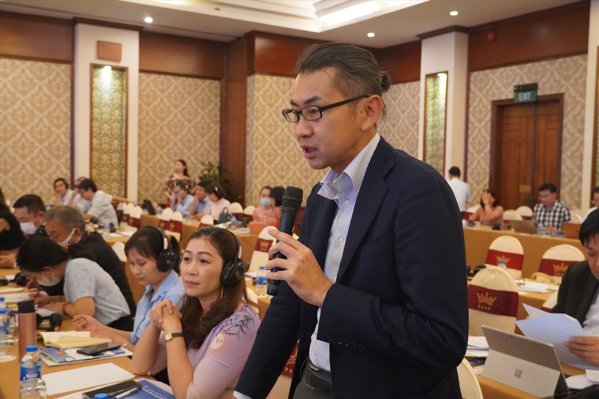 Ông Ishizawa Yuta-Tổng Giám đốc công ty TNHH Nissey Việt Nam hỏi về chế độ hưu trí ra sao, hưởng tại đâu... và hướng giải quyết vì khi nghỉ hưu đã trở về Nhật Bản tại buổi đối thoại.