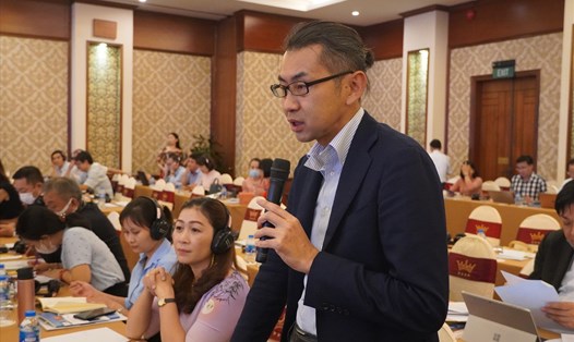 Ông Ishizawa Yuta-Tổng Giám đốc công ty TNHH Nissey Việt Nam hỏi về chế độ hưu trí ra sao, hưởng tại đâu... và hướng giải quyết vì khi nghỉ hưu đã trở về Nhật Bản tại buổi đối thoại.