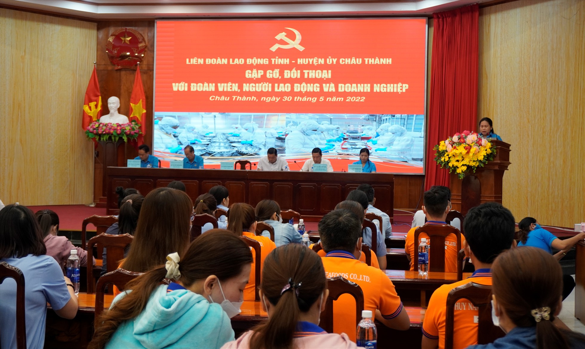 Đối thoại với doanh nghiệp, người lao động cần đổi mới, linh hoạt hơn. Ảnh: N.A