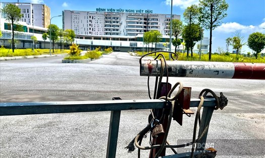 Dự án Bệnh viện Việt Đức cơ sở 2 bị bỏ hoang. Ảnh: Thiều Trang