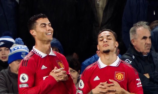 Ronaldo và màn ăn mừng thú vị cùng Antony. Ảnh: MUFC