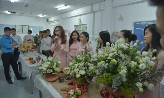 Hội thi cắm tỉa hoa do Công đoàn Công ty TNHH Lixil Việt Nam tổ chức. Ảnh: CĐCT