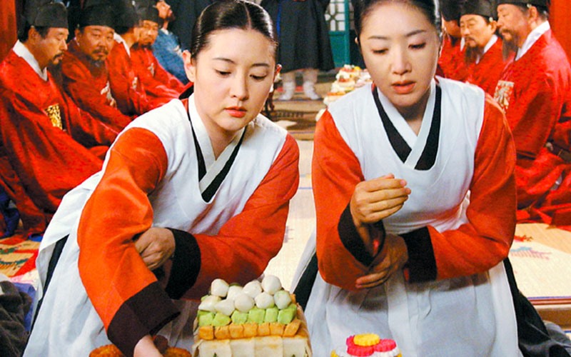 Nghịch lý hài hước về bữa ăn trong phim Hàn và phim Việt