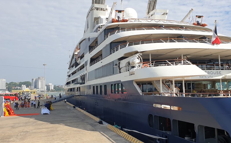 Tàu Le Lapérouse tại Cảng tàu du lịch quốc tế Hạ Long sáng 13.10.2022. Ảnh: Nguyễn Hùng