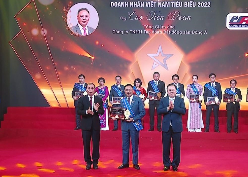 Ông Cao Tiến Đoan nhận danh hiệu “Doanh nhân Việt Nam tiêu biểu”