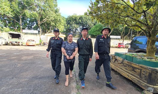 Nguyễn Thị Hương Giang bị lực lượng chức năng bắt giữ. Ảnh: T.X