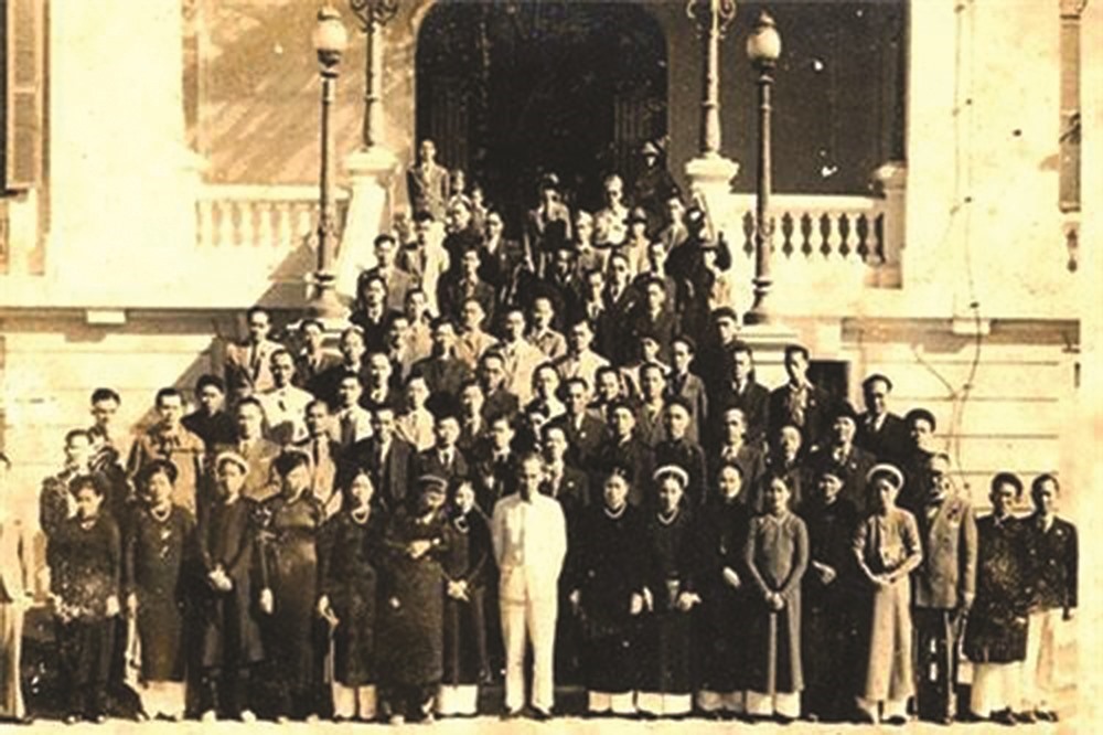 Bác Hồ với giới công thương năm 1946. Ảnh: TL