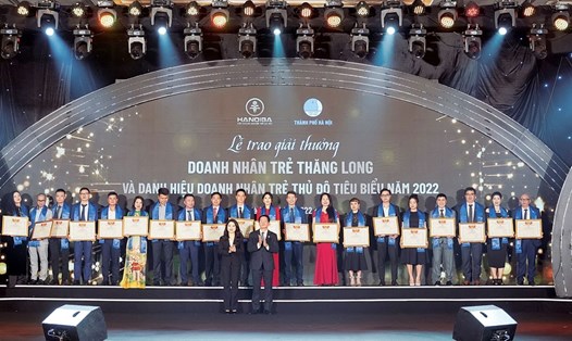 Các doanh nhân trẻ Hà Nội được vinh danh nhân ngày Doanh nhân Việt Nam, tháng 10.2022. Ảnh: TL