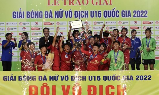 Phong Phú Hà Nam lên ngôi vô địch tại giải bóng đá nữ U16 Quốc gia 2022. Ảnh: VFF