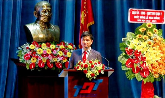 Phó Chủ tịch Tổng LĐLĐVN Ngọ Duy Hiểu phát biểu tại  Lễ tổng kết năm học 2021-2022, khai giảng năm học mới 2022-2023 của Trường Đại học Tôn Đức Thắng.