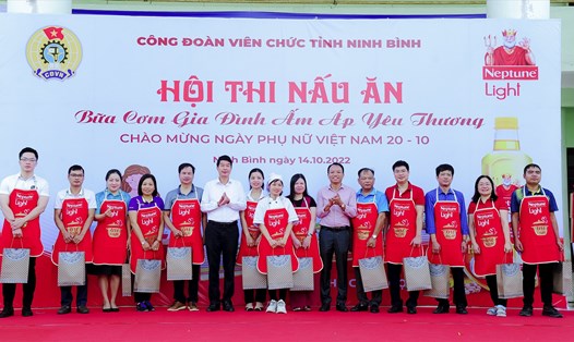 Hội thi nấu ăn do Công đoàn Viên chức tỉnh Ninh Bình tổ chức với sự tham gia của 120 cán bộ, đoàn viên. Ảnh: NT