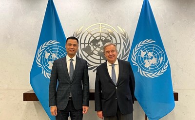 Tổng thư ký Liên Hợp Quốc Antonio Guterres (phải) và Đại sứ, Trưởng Phái đoàn Việt Nam tại Liên Hợp Quốc Đặng Hoàng Giang. Ảnh: BNG
