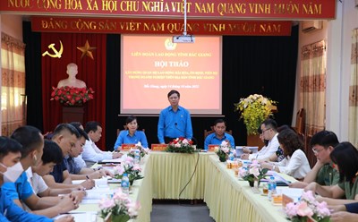 Ông Nguyễn Văn Cảnh - Chủ tịch Liên đoàn Lao động tỉnh Bắc Giang - phát biểu tại hội thảo. Ảnh: Bảo Hân