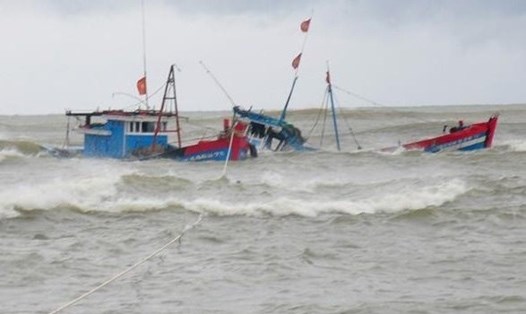 Một tàu cá Khánh Hòa được xác định bị chìm trên biển. Ảnh minh họa.