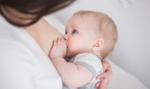 Đảm bảo rằng em bé của bạn không ăn quá nhiều. Ảnh: Shutterstock