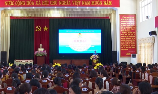 300 cán bộ, giáo viên trên địa bàn TP.Việt Trì được tuyên truyền về công tác dân số, kế hoạch hóa gia đình. Ảnh: Thu Phương - Minh Quang.