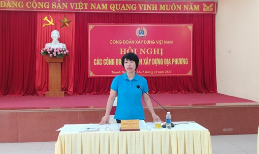 Bà Nguyễn Thị Thủy Lệ - Chủ tịch Công đoàn Xây dựng Việt Nam - phát biểu tại hội nghị.