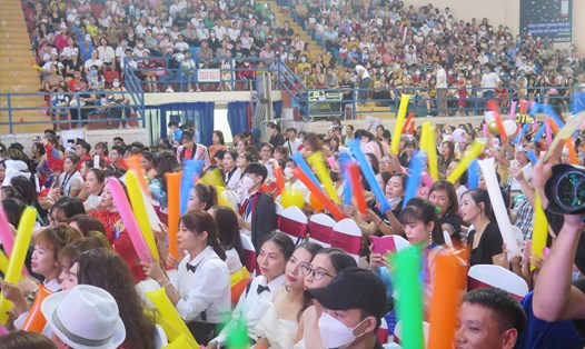 Hàng nghìn công nhân Hải Phòng dự lễ hội âm nhạc mừng ngày Phụ nữ Việt Nam Ảnh:  PN.