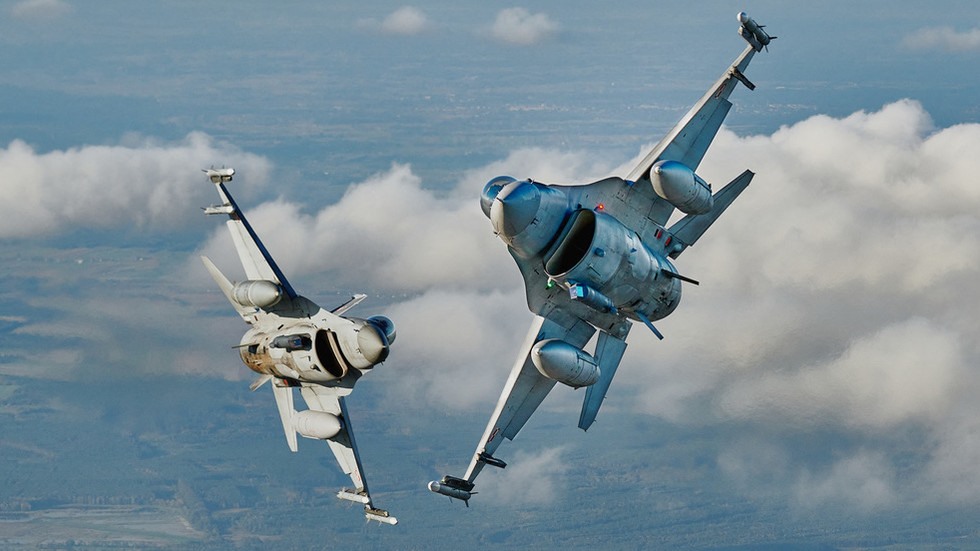 Tiêm kích F-16 tham gia cuộc tập trận Air Shielding của NATO ở miền trung Ba Lan, ngày 12.10.2022. Ảnh: AFP
