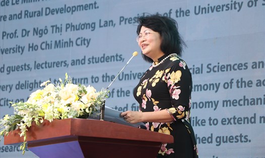Nguyên Phó Chủ tịch nước Đặng Thị Ngọc Thịnh phát biểu tại Lễ khai giảng năm học 2022- 2023 của Trường Đại học Khoa học Xã hội và Nhân văn.