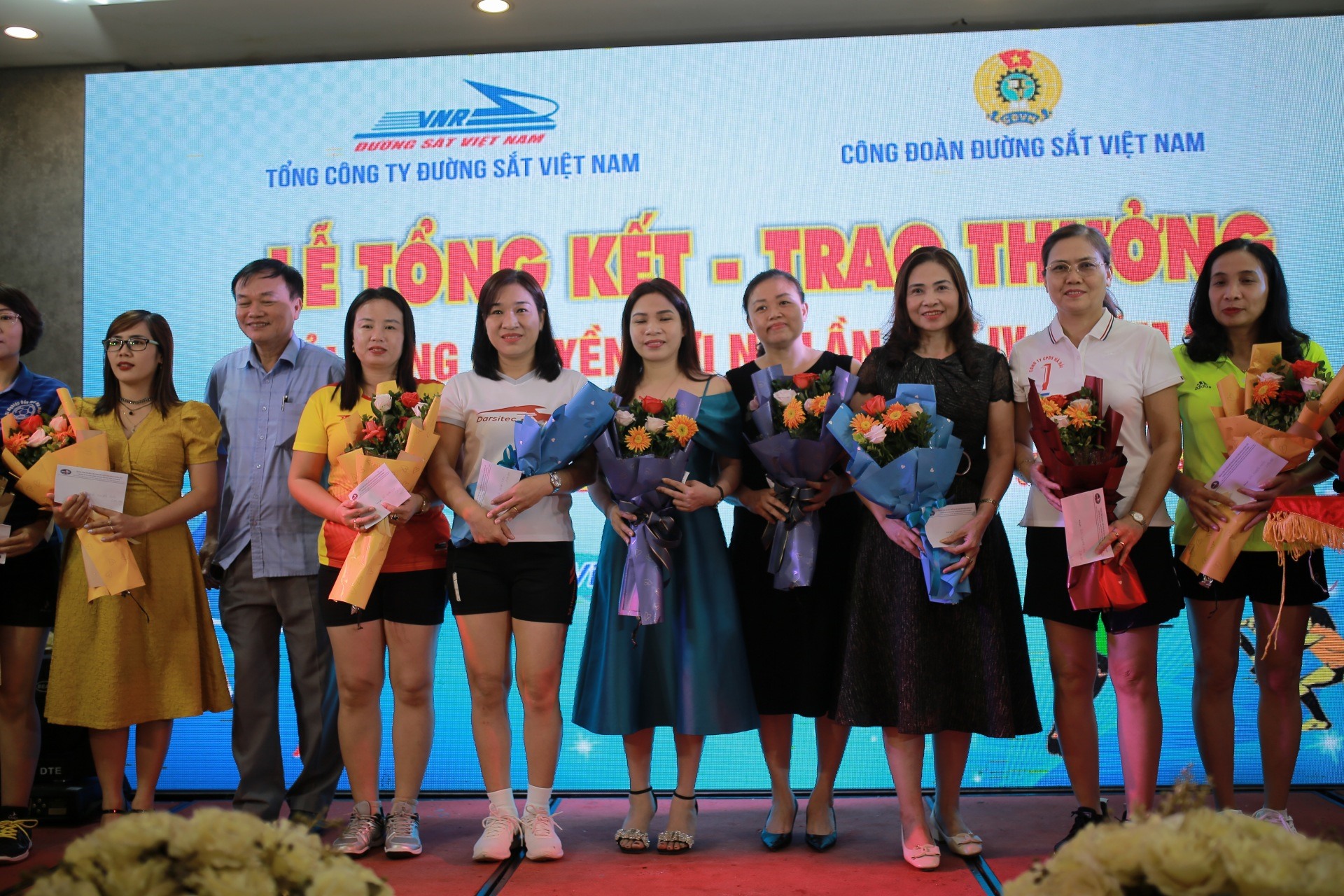 Giải bóng chuyền hơi nữ ngành Đường sắt Việt Nam lần thứ 4 đã thành công tốt đẹp.  Ảnh: NVA