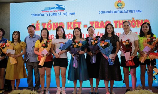 Giải bóng chuyền hơi nữ ngành Đường sắt Việt Nam lần thứ 4 đã thành công tốt đẹp.  Ảnh: NVA