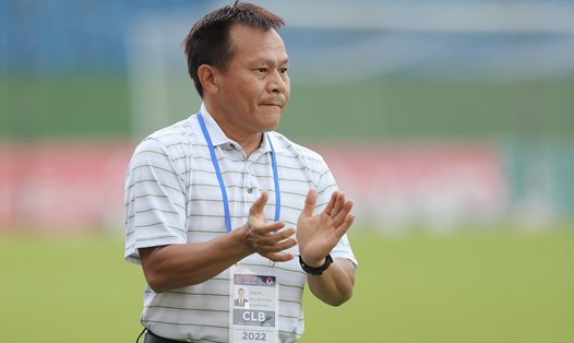Huấn luyện viên Lư Đình Tuấn của câu lạc bộ Bình Dương. Ảnh: P.H