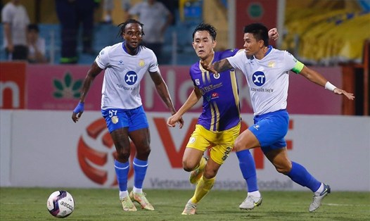 Hà Nội đánh bại Nam Định với tỉ số 5-2 tại vòng 19 V.League. Ảnh: Minh Dân