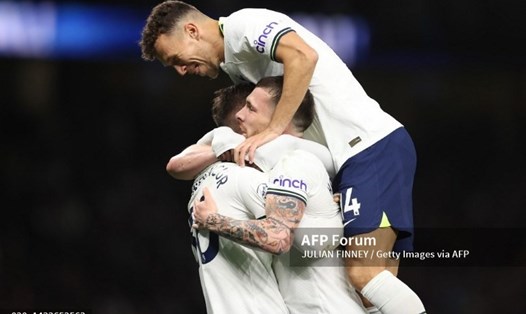 Tottenham tạo áp lực lớn lên Man City và Arsenal sau chiến thắng trước Everton.  Ảnh: AFP