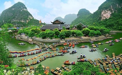 Trong 9 tháng đầu năm 2022, khách du lịch đến Ninh Bình tăng gấp 3 lần so với cùng kỳ năm 2021. Ảnh: NT