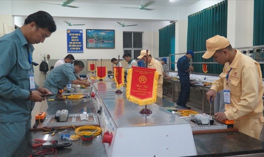 Công nhân tham gia Hội thi thợ giỏi thành phố Hà Nội lần thứ 2. Ảnh: Hải Yến