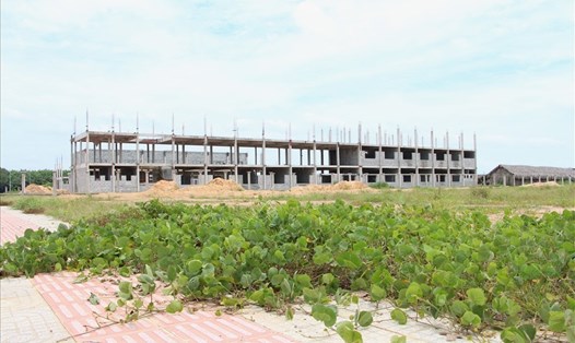Một công trình chậm tiến độ tại dự án tái định cư sân bay Long Thành. Ảnh: Hà Anh Chiến