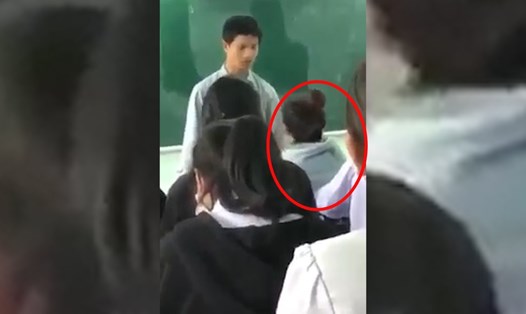 Nữ sinh văng tục với thầy giáo. Ảnh: cắt từ clip