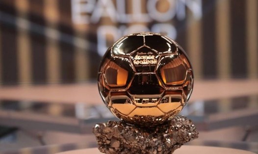 Quả bóng vàng được xem là danh hiệu cá nhân cao quý nhất đối với cầu thủ bóng đá.  Ảnh: AFP