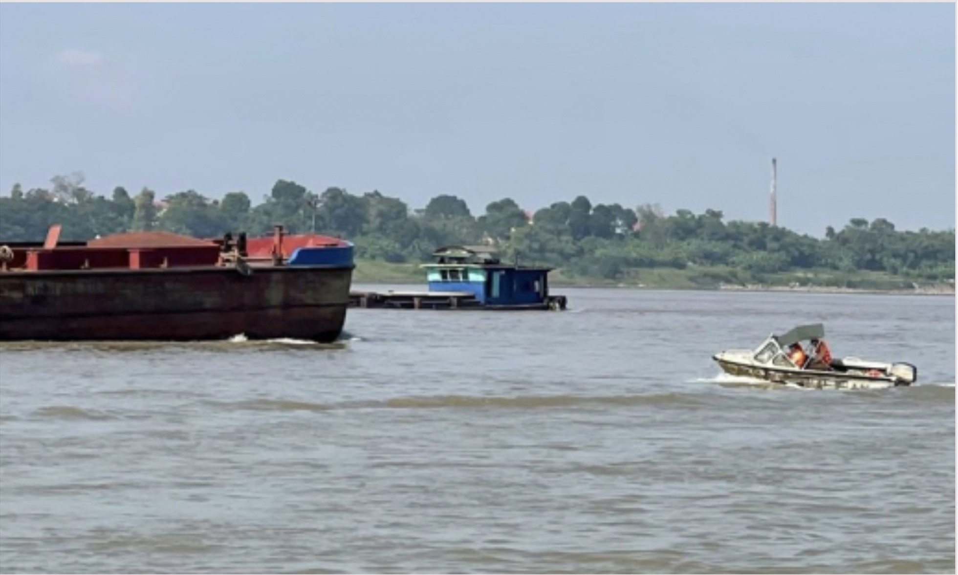 Từ đầu năm đến nay, lực lượng chức năng tỉnh Vĩnh Phúc đã xử phạt gần 700 trường hợp vi phạm trật tự ATGT đường thuỷ. Ảnh: BVP.