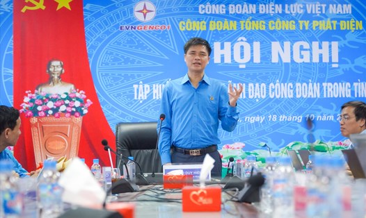 Phó Chủ tịch Tổng LĐLĐVN Ngọ Duy Hiểu tập huấn kỹ năng lãnh đạo Công đoàn trong tình hình mới.