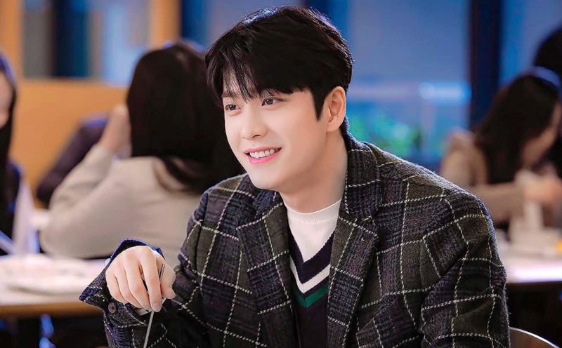 Vì sao hình ảnh Hyun Bin, Song Joong Ki khi nhập ngũ từng gây bão?