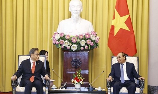 Chủ tịch nước Nguyễn Xuân Phúc tiếp Bộ trưởng Ngoại giao Hàn Quốc Park Jin. Ảnh: TTXVN