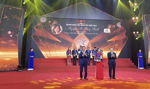 TGĐ Generali Việt Nam Nguyễn Thị Hồng Thanh (Tina Nguyễn) được vinh danh “Doanh nhân Việt Nam tiêu biểu 2022”, danh hiệu do Liên đoàn Thương mại và Công nghiệp Việt Nam (VCCI) trao tặng.