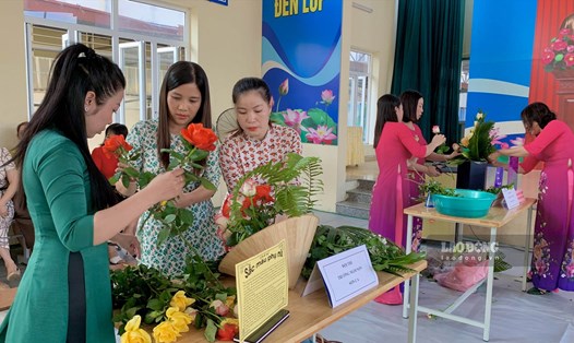 Tổ chức "Cắm hoa nghệ thuật" chào mừng Ngày Phụ nữ Việt Nam tại Hải Phòng. Ảnh: TH.