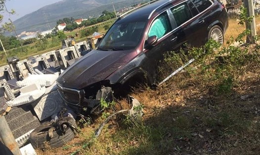 Sau cú va chạm túi khí xe Mercedes-Maybach GLS 600 đã bung ra.