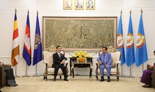 Chủ tịch Đảng Nhân dân Campuchia, Thủ tướng Vương quốc Campuchia Samdech Akka Moha Sena Padei Techo Hun Sen tiếp ông Võ Văn Thưởng - Ủy viên Bộ Chính trị, Thường trực Ban Bí thư. Ảnh: TTXVN