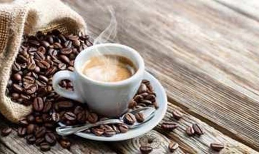 Hàm lượng caffeine trong cà phê làm giảm độ nhạy insulin, làm tăng mức đường huyết, điều này có hại cho PCOS. Ảnh: The Indian Express