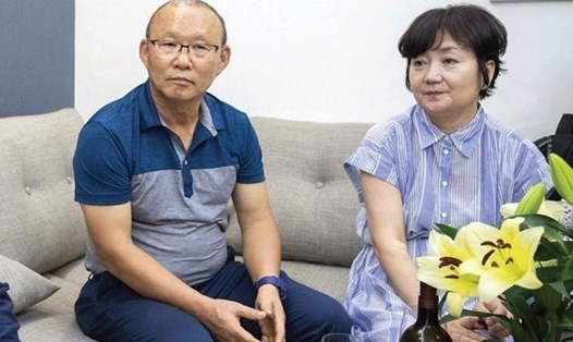 Bà Choi Sang-a và gia đình đã tác động rất lớn đến quyết định chia tay tuyển Việt Nam của ông Park Hang-seo. Ảnh: T.L
