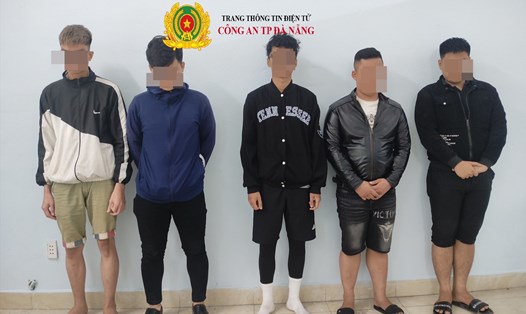 Đà Nẵng bắt 5 người đánh cắp 130 điện thoại trong đêm mưa ngập. Ảnh: CA