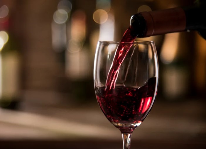 5 ảnh hưởng đối với cơ thể khi uống một ly rượu vang đỏ mỗi đêm