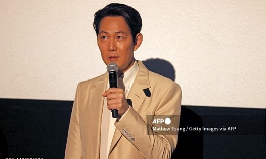 Tài tử Lee Jung Jae ẵm giải thưởng tiếp theo trong sự nghiệp. Ảnh: AFP.